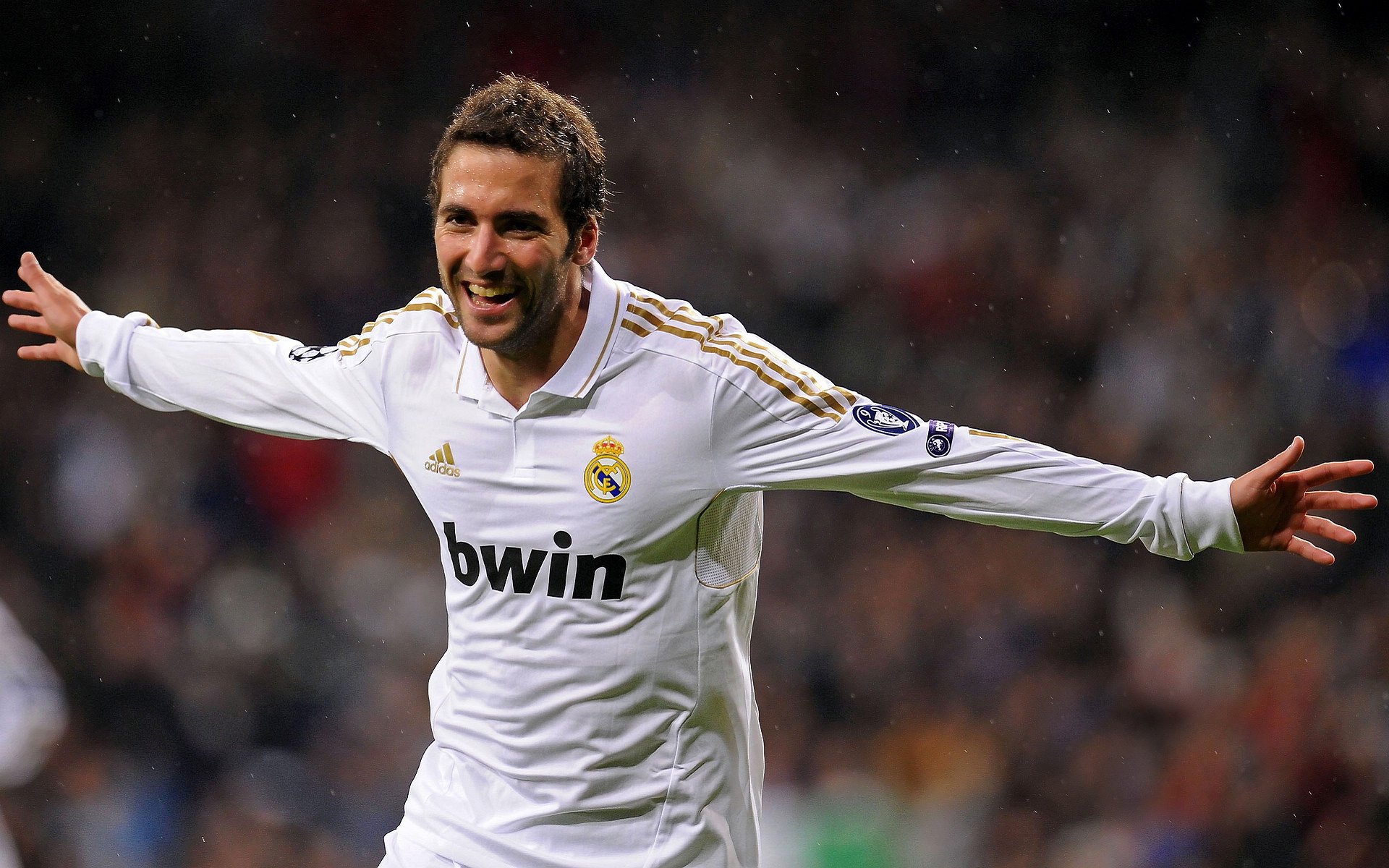 爱游戏体育平台-巴黎边锋爆发带动全队攻势升级，巴黎右边锋