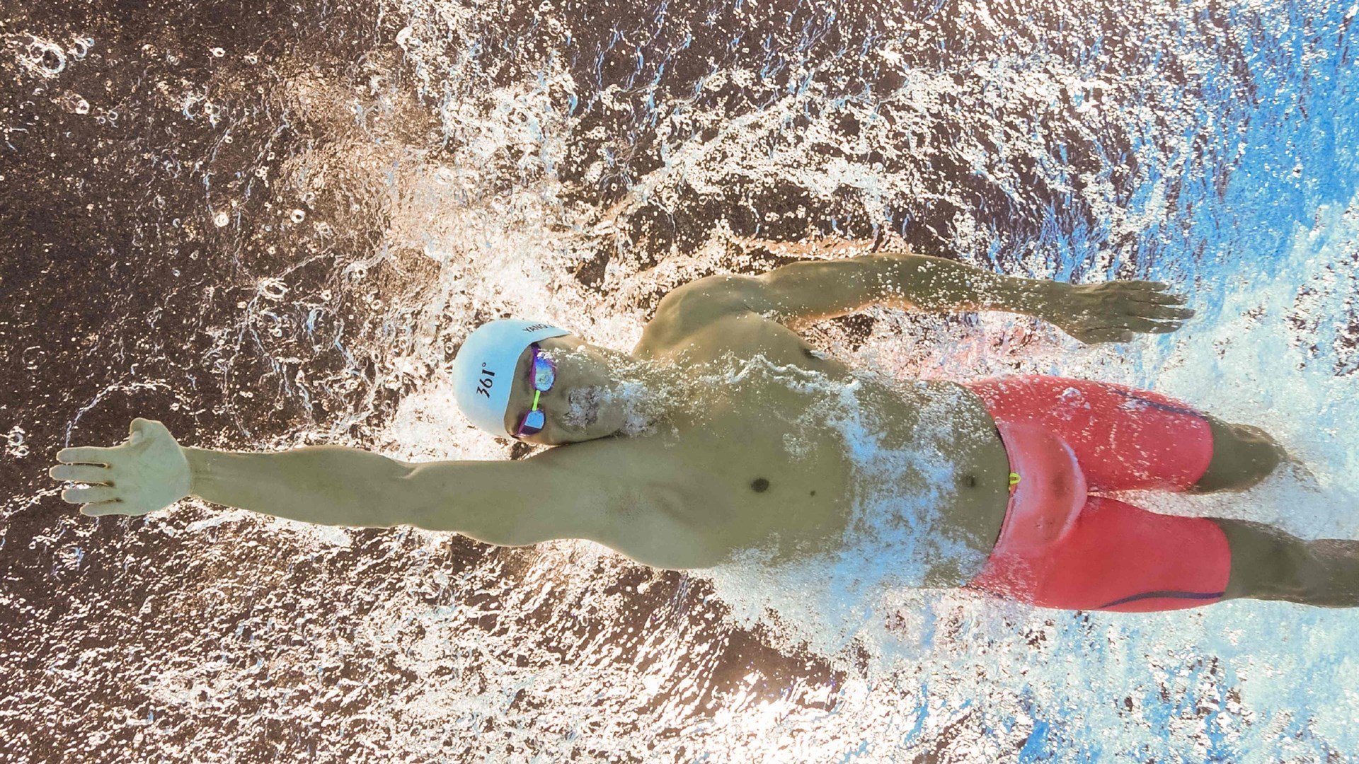 配速调整在蝶泳比赛中的作用，蝶泳配合动作要领